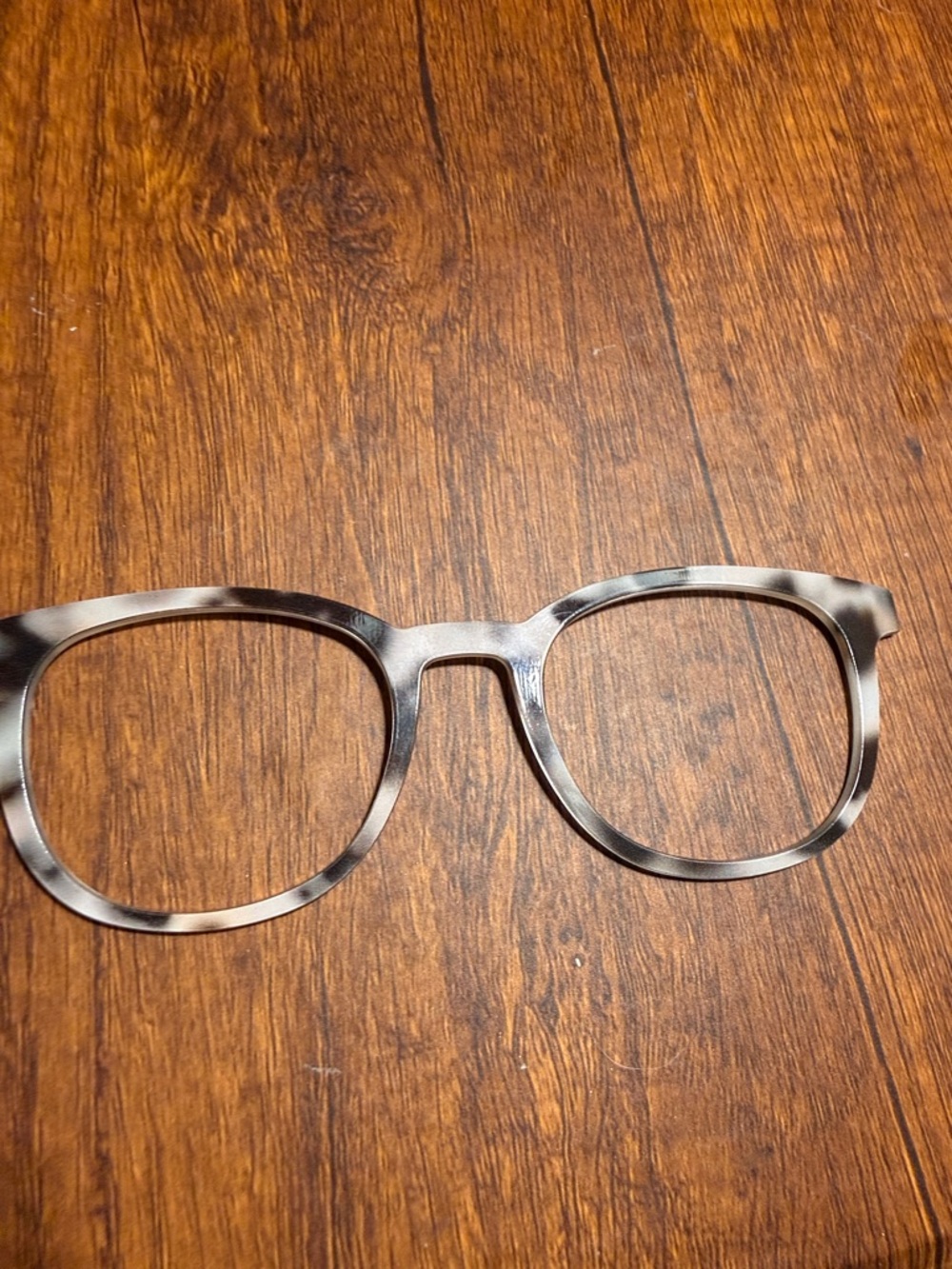 Reese Topper Stylish Grey Tortoise Round-Edge